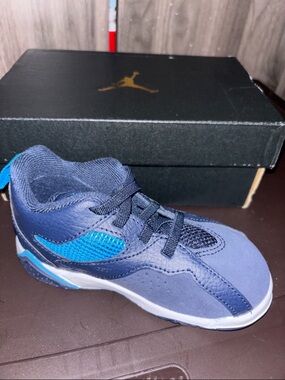 Jordan Kids Navy and Bright Blue Sneaker